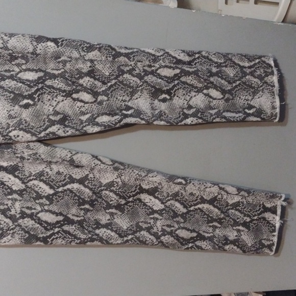 PAIGE Snakeskin hoxton slim Jeans size 29 raw him - Picture 2 of 12